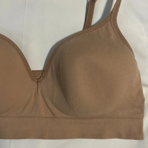 Contour Lightly Padded  Seamless Bra, Size M - Picture 2 of 5